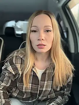 Snapshot of LavenderHot chatting on 11/16/25, 02:28 LavenderHot online show from 11/16/25, 02:28