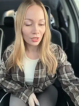 Snapshot of LavenderHot chatting on 11/17/25, 02:17 LavenderHot online show from 11/17/25, 02:17