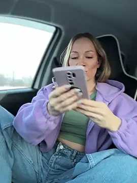 Snapshot of LavenderHot chatting on 11/20/25, 02:12 LavenderHot online show from 11/20/25, 02:12