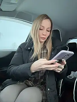 Snapshot of LavenderHot chatting on 11/25/25, 02:11 LavenderHot online show from 11/25/25, 02:11