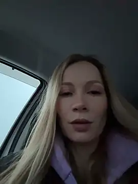 Snapshot of LavenderHot chatting on 11/26/25, 02:12 LavenderHot online show from 11/26/25, 02:12