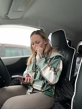 Snapshot of LavenderHot chatting on 12/15/25, 03:00 LavenderHot online show from 12/15/25, 03:00