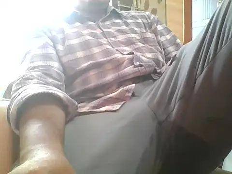 Snapshot of naughtymike0007 chatting on 10/03/25, 11:07 naughtymike0007 online show from 10/03/25, 11:07