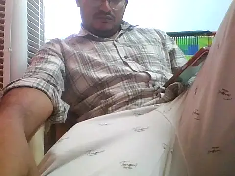 Snapshot of naughtymike0007 chatting on 10/11/25, 06:34 naughtymike0007 online show from 10/11/25, 06:34