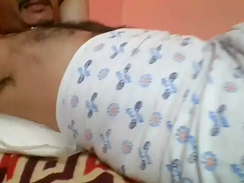 Snapshot of naughtymike0007 chatting on 11/12/25, 11:43 naughtymike0007 online show from 11/12/25, 11:43