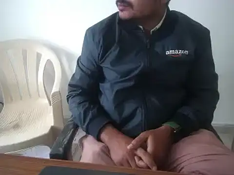 Snapshot of naughtymike0007 chatting on 11/18/25, 09:36 naughtymike0007 online show from 11/18/25, 09:36