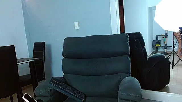 Snapshot of rousebonnett chatting on 01/14/25, 07:11 rousebonnett online show from 01/14/25, 07:11