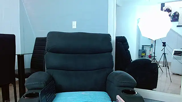 Snapshot of rousebonnett chatting on 01/23/25, 04:15 rousebonnett online show from 01/23/25, 04:15