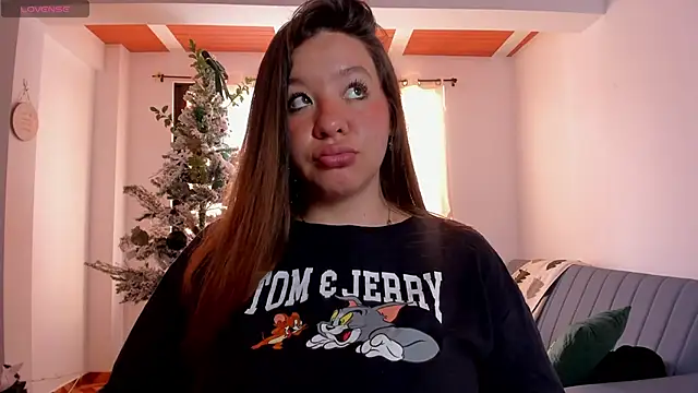 Snapshot of Simply_Zoe__ chatting on 12/16/25, 06:35 Simply Zoe online show from 12/16/25, 06:35