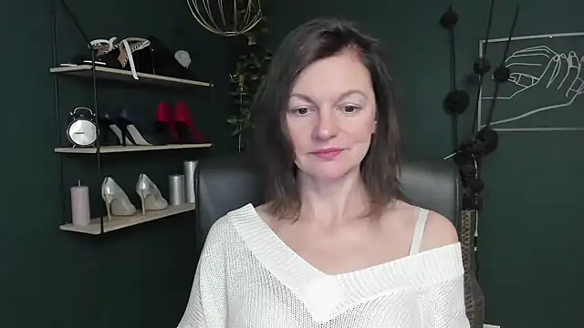 VivianWILD online show from 09/27/25, 06:18