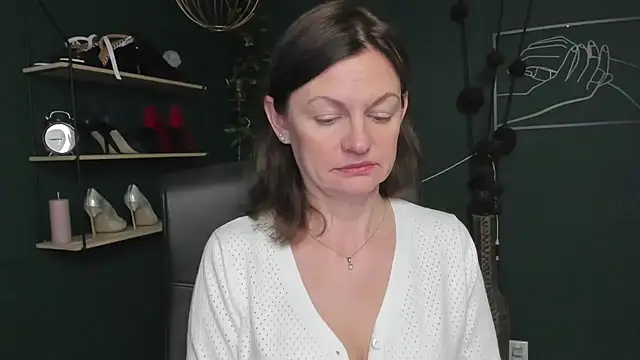 VivianWILD online show from 10/13/25, 06:24