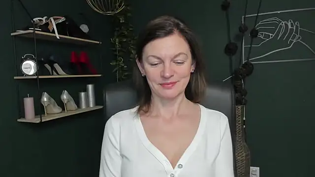 VivianWILD online show from 10/14/25, 05:52