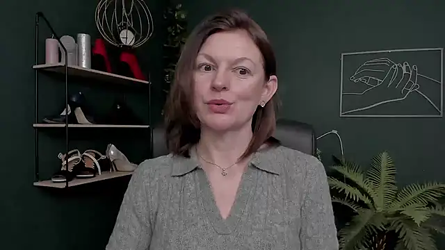 VivianWILD online show from 11/19/25, 06:57