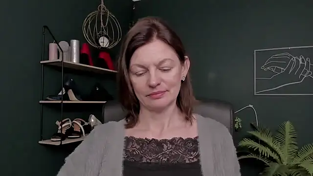 VivianWILD online show from 11/24/25, 08:03