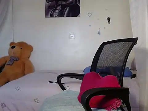 Snapshot of TeenieReeny chatting on 03/16/25, 08:54 TeenieReeny online show from 03/16/25, 08:54