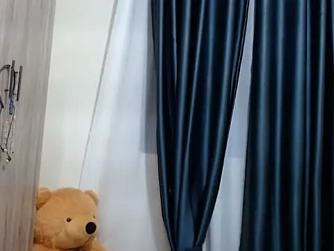 Snapshot of TeenieReeny chatting on 10/05/25, 04:38 TeenieReeny online show from 10/05/25, 04:38