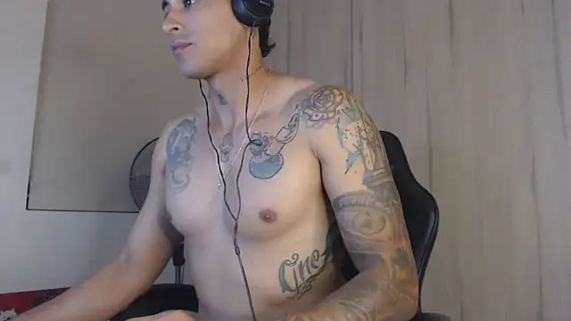 Snapshot of felipelopezz23 chatting on 07/14/26, 10:32 felipelopezz23 online show from 07/14/26, 10:32