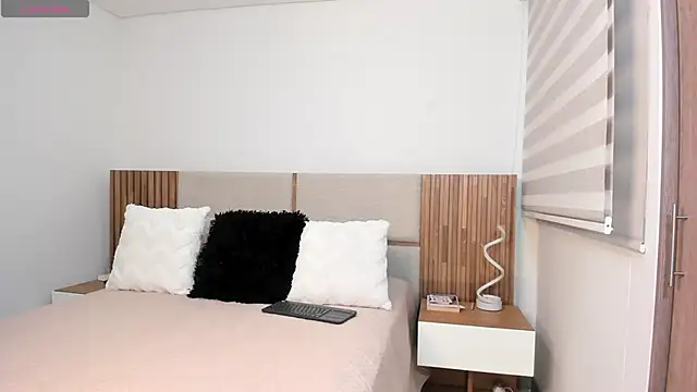 MalejaDiaz  online show from 04/21/26, 06:55