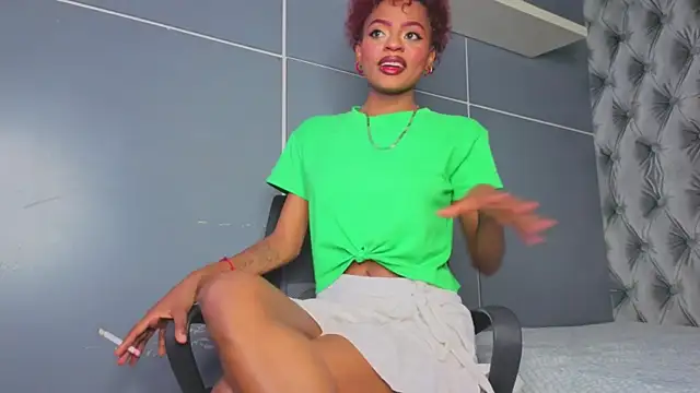 Snapshot of Hilary-banks chatting on 01/07/26, 11:18 Hilary-banks online show from 01/07/26, 11:18