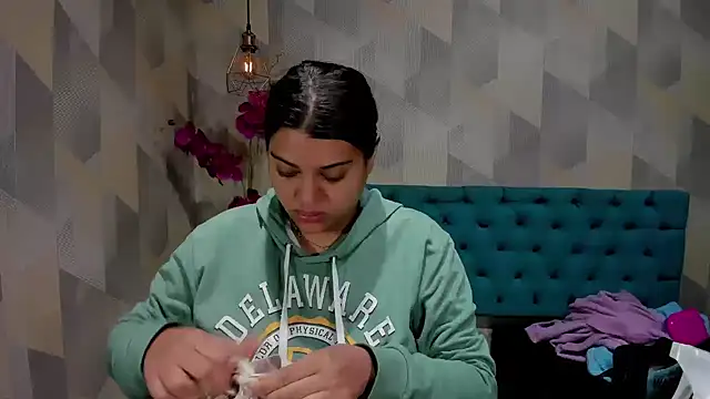 LindaBreeS online show from 10/26/25, 12:33