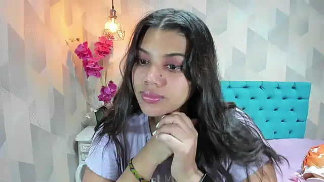 Snapshot of LindaBreeS chatting on 06/18/26, 02:10 LindaBreeS online show from 06/18/26, 02:10