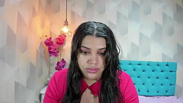 Snapshot of LindaBreeS chatting on 06/19/26, 01:37 LindaBreeS online show from 06/19/26, 01:37
