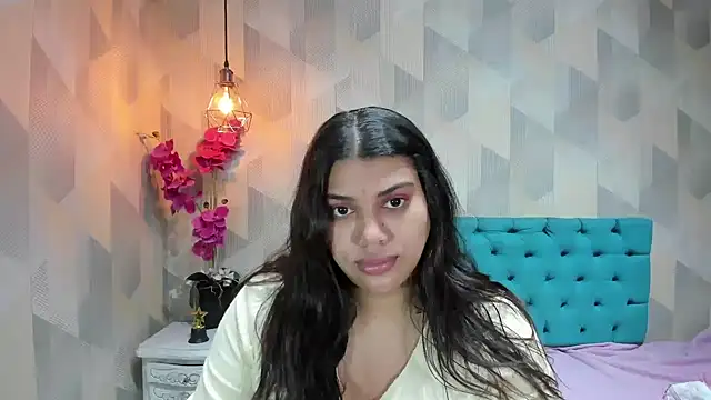 Snapshot of LindaBreeS chatting on 06/26/26, 01:15 LindaBreeS online show from 06/26/26, 01:15
