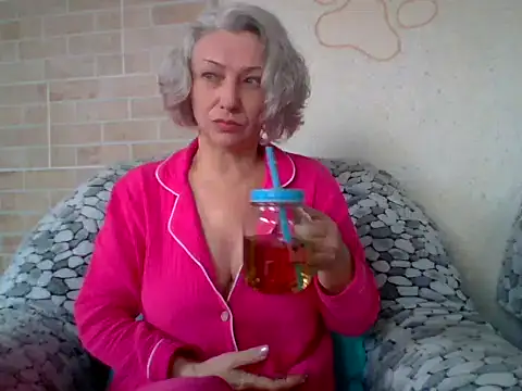 Lorie Carrie online show from 04/01/26, 09:21