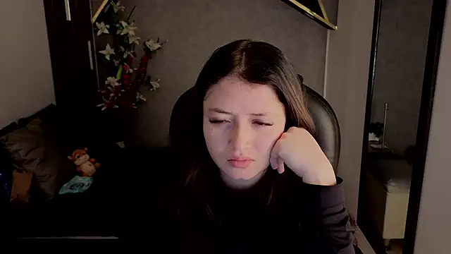 almma shy online show from 09/15/25, 01:33