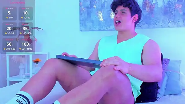 arminjones1 online show from 10/28/25, 03:43