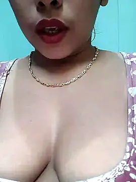 Snapshot of sexyindi_couple chatting on 12/08/24, 05:01 sexyindi couple online show from 12/08/24, 05:01