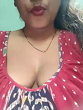 Snapshot of sexyindi_couple chatting on 01/25/25, 07:38 sexyindi couple online show from 01/25/25, 07:38