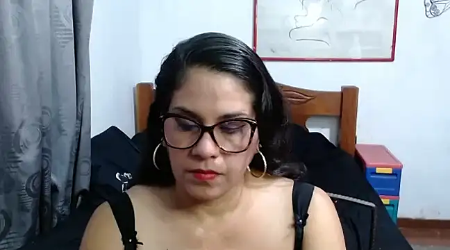 Mistresskloe01 online show from 02/01/25, 12:26