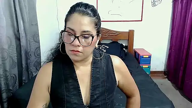 Mistresskloe01 online show from 09/12/25, 12:27