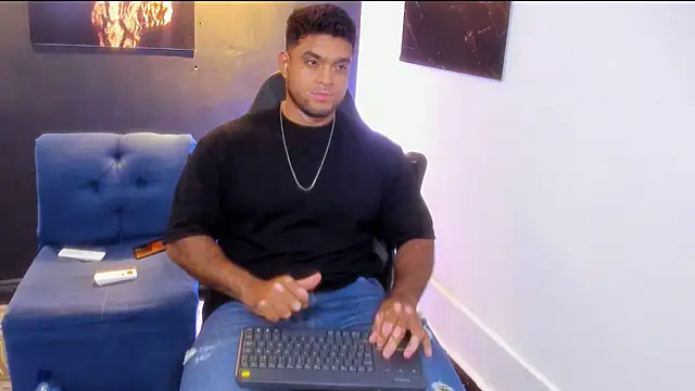 Big furry bear13 online show from 11/19/25, 05:29