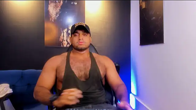 Big furry bear13 online show from 11/23/25, 01:00