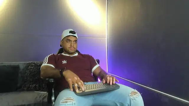 Big furry bear13 online show from 12/23/25, 08:01