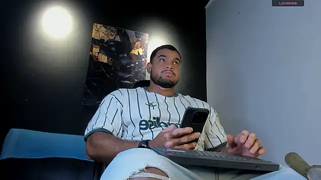 Snapshot of Big_furry_bear13 chatting on 06/19/26, 04:39 Big furry bear13 online show from 06/19/26, 04:39