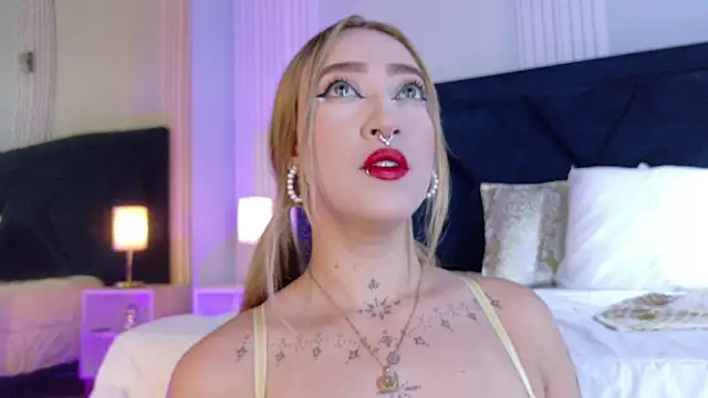 MollyCruz online show from 11/18/25, 11:25