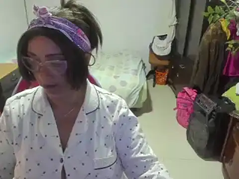 Snapshot of Mrs_mommy_ chatting on 02/24/25, 02:15 Mrs mommy online show from 02/24/25, 02:15