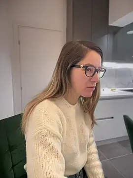 Snapshot of HotXMom chatting on 01/16/25, 04:38 HotXMom online show from 01/16/25, 04:38