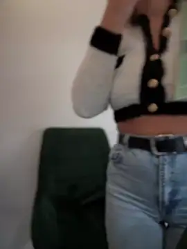 Snapshot of HotXMom chatting on 01/22/25, 04:44 HotXMom online show from 01/22/25, 04:44