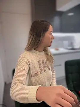 Snapshot of HotXMom chatting on 02/03/25, 04:46 HotXMom online show from 02/03/25, 04:46