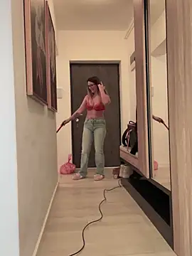 Snapshot of HotXMom chatting on 02/06/25, 11:10 HotXMom online show from 02/06/25, 11:10