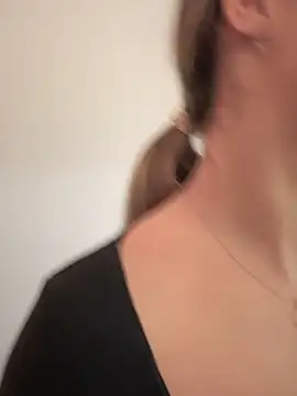 Snapshot of HotXMom chatting on 02/07/25, 04:27 HotXMom online show from 02/07/25, 04:27