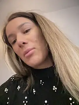 Snapshot of HotXMom chatting on 02/18/25, 04:58 HotXMom online show from 02/18/25, 04:58