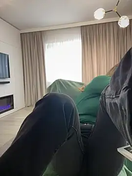 Snapshot of HotXMom chatting on 02/27/25, 10:37 HotXMom online show from 02/27/25, 10:37