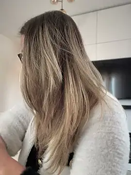 Snapshot of HotXMom chatting on 03/06/25, 07:57 HotXMom online show from 03/06/25, 07:57