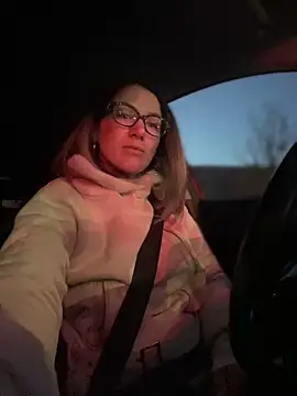 Snapshot of HotXMom chatting on 03/07/25, 04:13 HotXMom online show from 03/07/25, 04:13