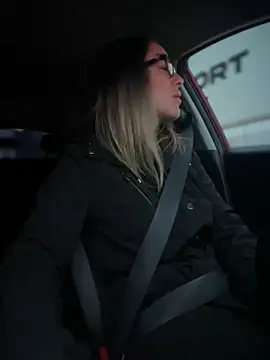 Snapshot of HotXMom chatting on 03/12/25, 04:30 HotXMom online show from 03/12/25, 04:30